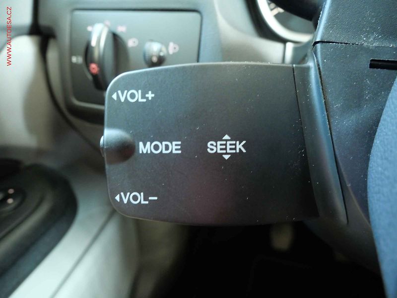 Ford Focus (2008) 1.4i, AC, temp - fotka 16 z 18