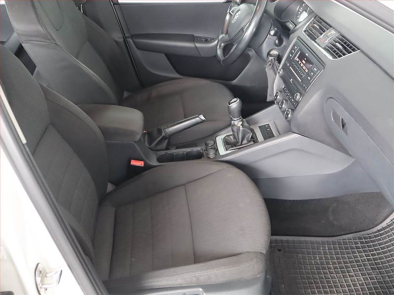 Škoda Octavia (2013) 1.6 TDI, Serv.kniha, Tempomat - fotka 9 z 18