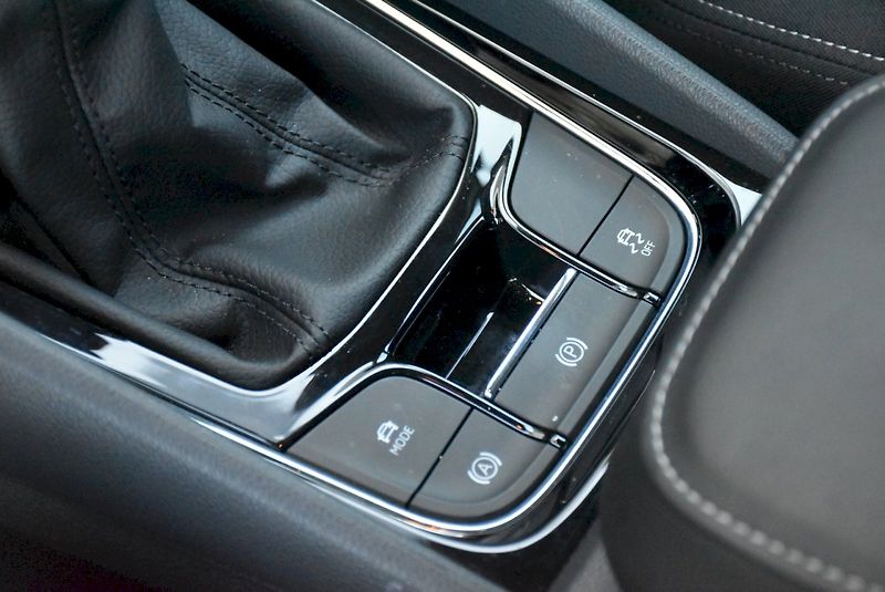 Škoda Karoq (2025) Top Selection 1,5 TSI 110 kW 6 - fotka 19 z 37
