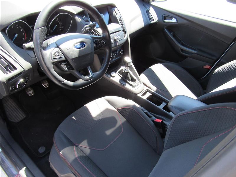 Ford Focus 1,5 Ecoboost 134kW ST-Line - fotka 9 z 28