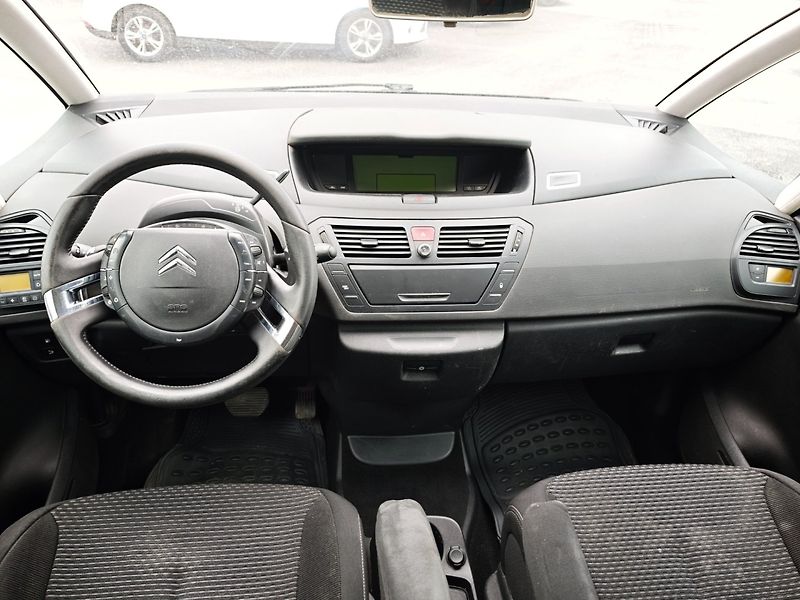 Citroën Grand C4 Picasso (2009) 1,6 TDI 80 KW 7Míst - fotka 15 z 32