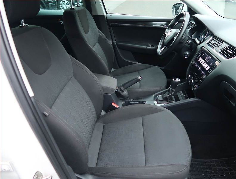 Škoda Octavia (2018) Style 1.6 TDI, Automat, ČR - fotka 9 z 16