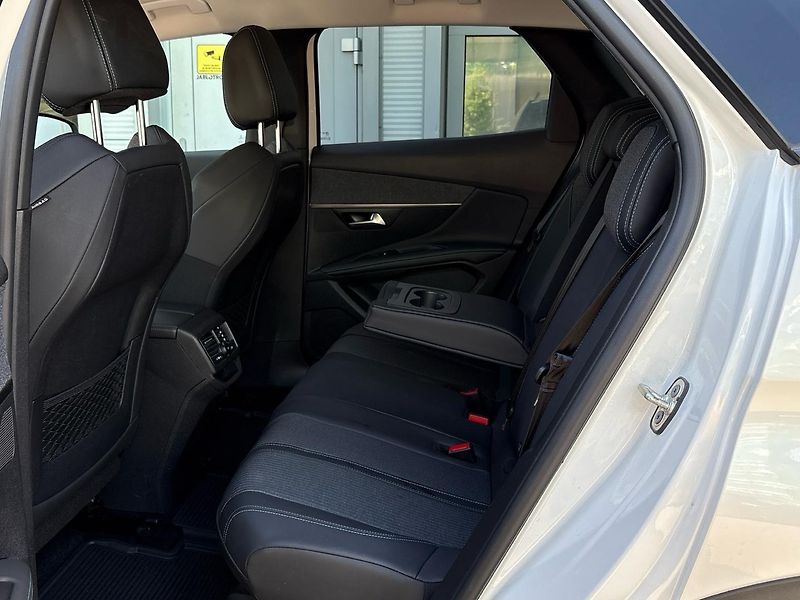 Peugeot 3008 (2023) AllurePack 1.2 PureTech 130K M - fotka 7 z 37