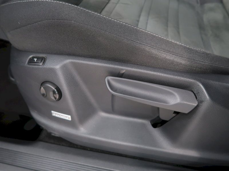 Volkswagen Touran (2023) HIGHLINE 2.0TDI 110KW DSG - fotka 13 z 37