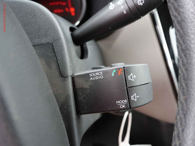 Dacia Lodgy (2014) 1.2 i, ČR, AC, TZ, park.asist - fotka 13 z 21
