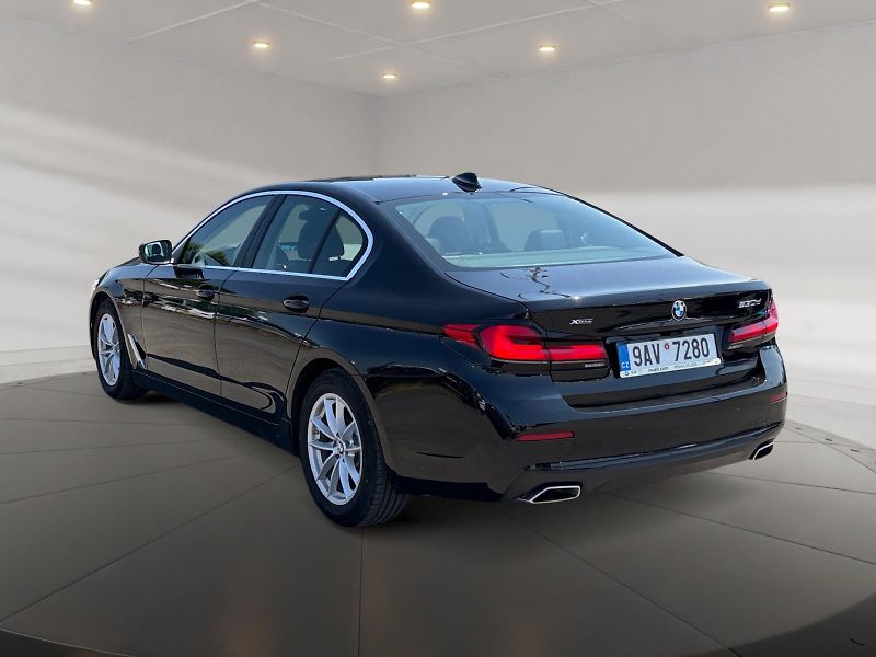 BMW Řada 5 (2023) xDRIVE 530d 210kW 4x4 CZ DPH - fotka 4 z 11