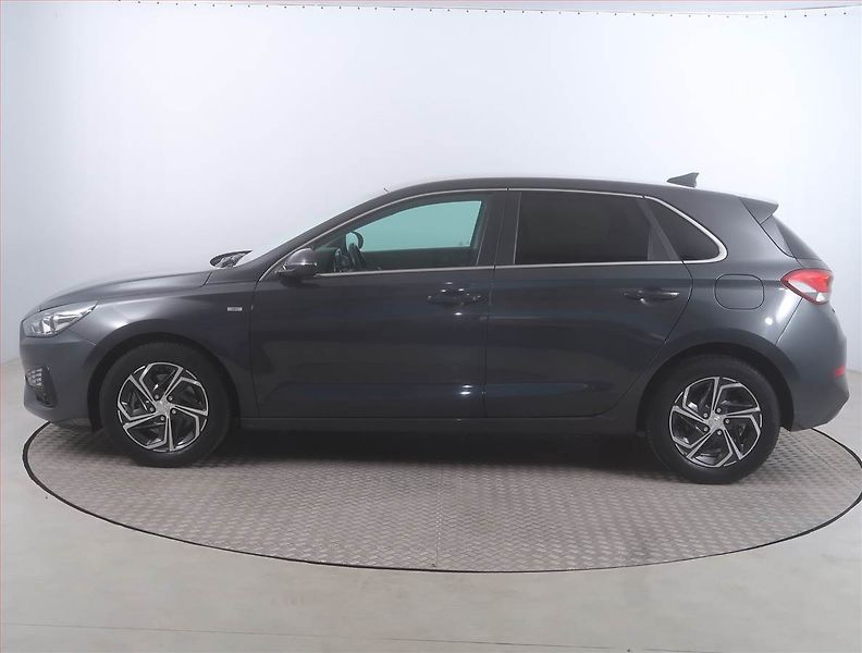 Hyundai i30 (2021) Family 1.5 T-GDI MHEV - fotka 3 z 16