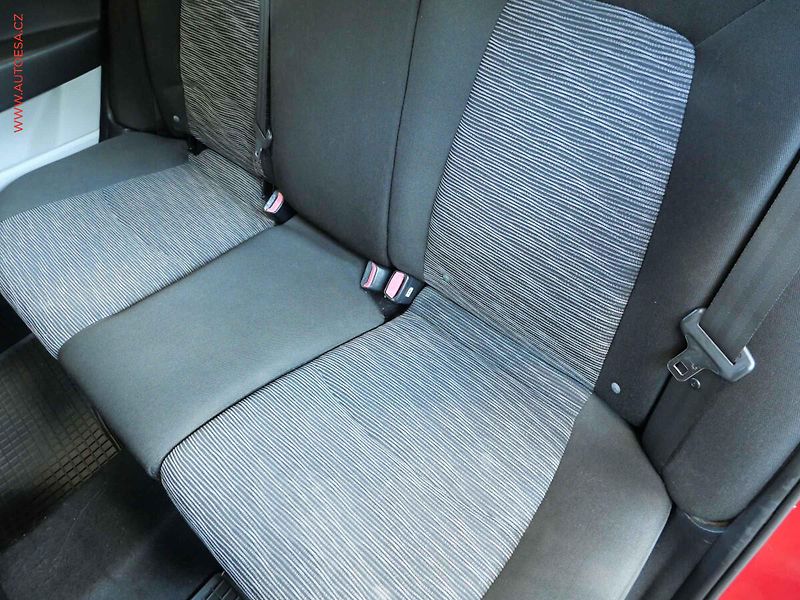 Kia Ceed (2009) 1.4i, ČR, AC - fotka 10 z 19