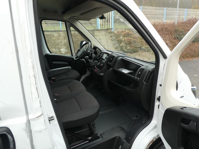 Peugeot Boxer 2,2D 96kW  - fotka 8 z 10