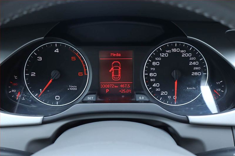 Audi A4 (2010) 2.0 TDI, Automat, Xenony - fotka 11 z 23