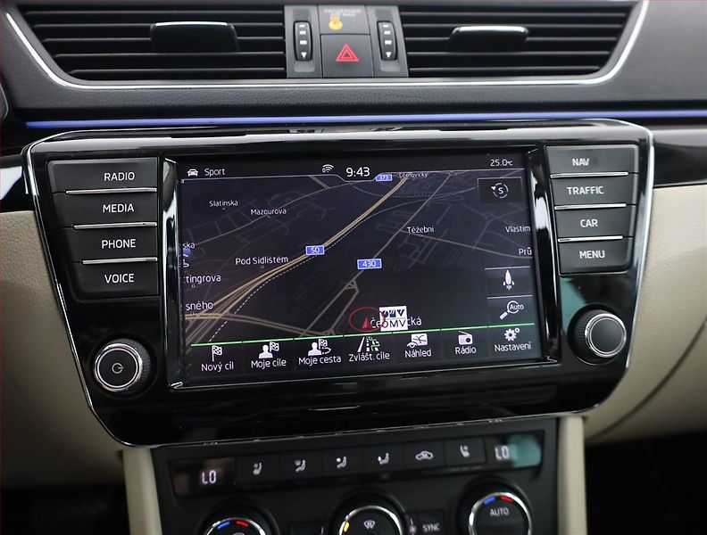 Škoda Superb (2015) Laurin&Klement 2.0 TSI, 4X4 - fotka 14 z 21