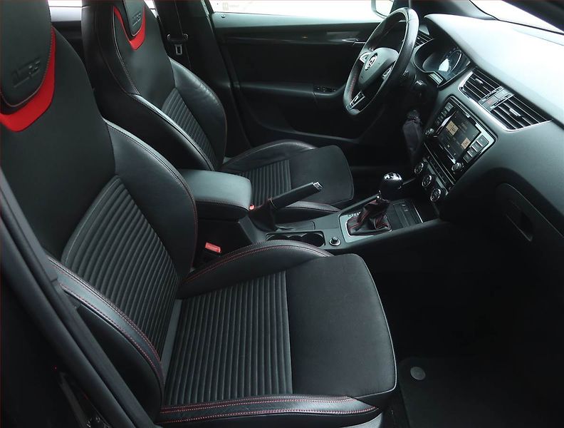 Škoda Octavia (2016) RS 2.0 TDI, Automat - fotka 9 z 16