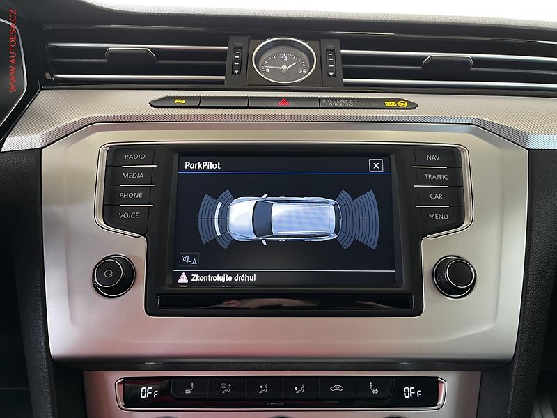 Volkswagen Passat (2016) 1.6 TDi, DSG, Navi, AC - fotka 14 z 18