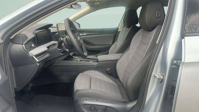 Škoda Superb Combi Selection 2,0TDI 110kW D - fotka 6 z 30