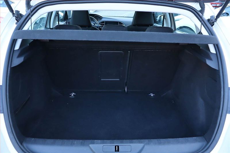 Peugeot 308 (2017) 1.6 BlueHDi, Serv.kniha, Navi - fotka 14 z 26