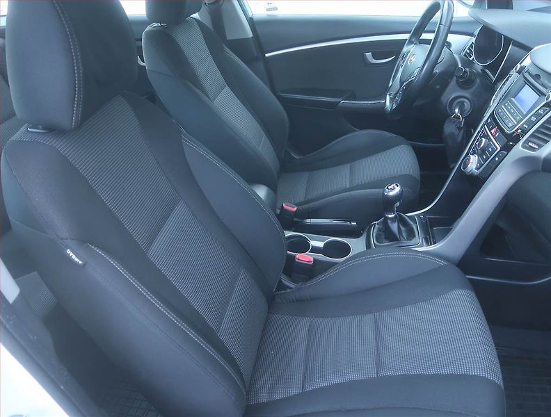 Hyundai i30 (2016) 1.6 CRDi, Serv.kniha, Tempomat - fotka 9 z 14