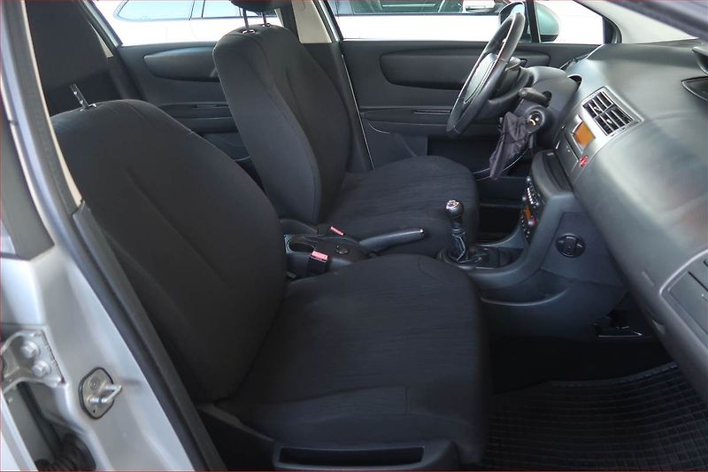 Citroën C4 (2010) 1.4 16V, nová STK, CZ doklady - fotka 9 z 14