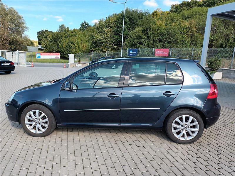Volkswagen Golf 1,6 75kw,AUTOMAT,SERVISKA - fotka 8 z 35