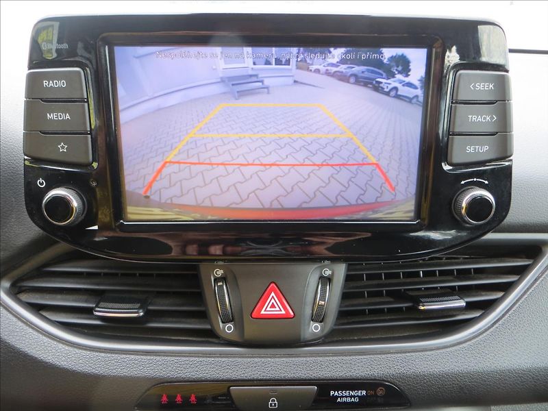 Hyundai i30 1,0 T-GDI 88kW Comfort ČR - fotka 17 z 25
