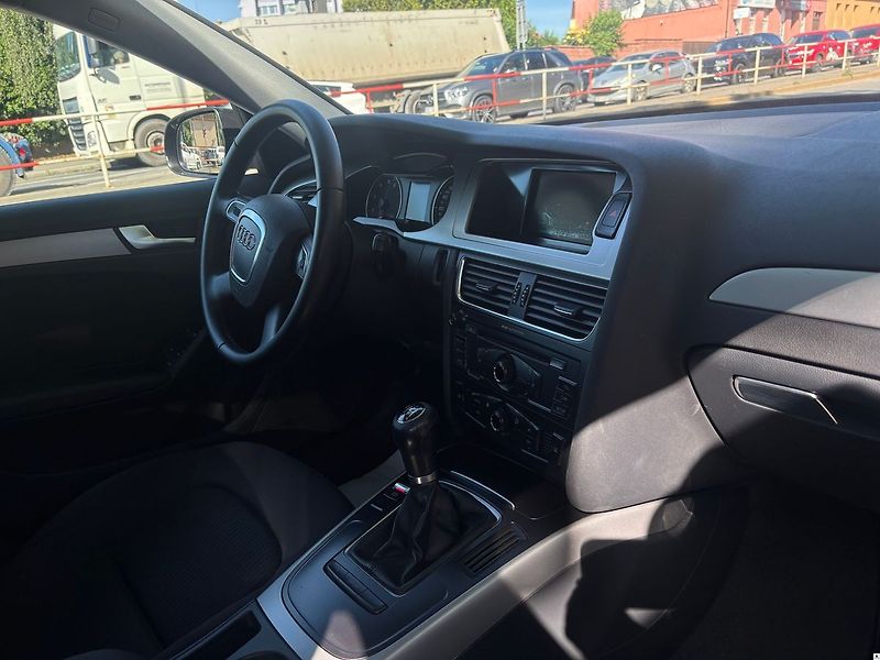 Audi A4 1.8TSi/2010/S.KNIHA-MAN6-2.MAJ - fotka 37 z 46
