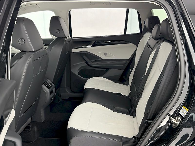 Volkswagen Tayron (2025) Elegance 1.5 TSI eHybrid 150kW - fotka 8 z 44