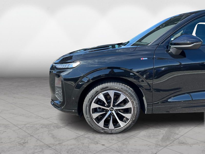 Audi Q3 2.0TDI S-LINE - fotka 10 z 21