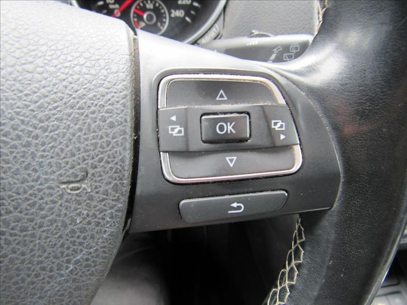 Volkswagen Golf 1,2 TSI 77kW Variant BlueMotio - fotka 21 z 29