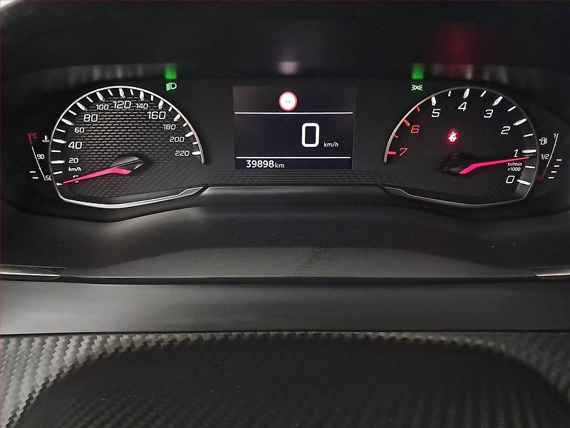 Peugeot 2008 (2022) 1.2 PureTech, ČR,1.maj - fotka 11 z 17