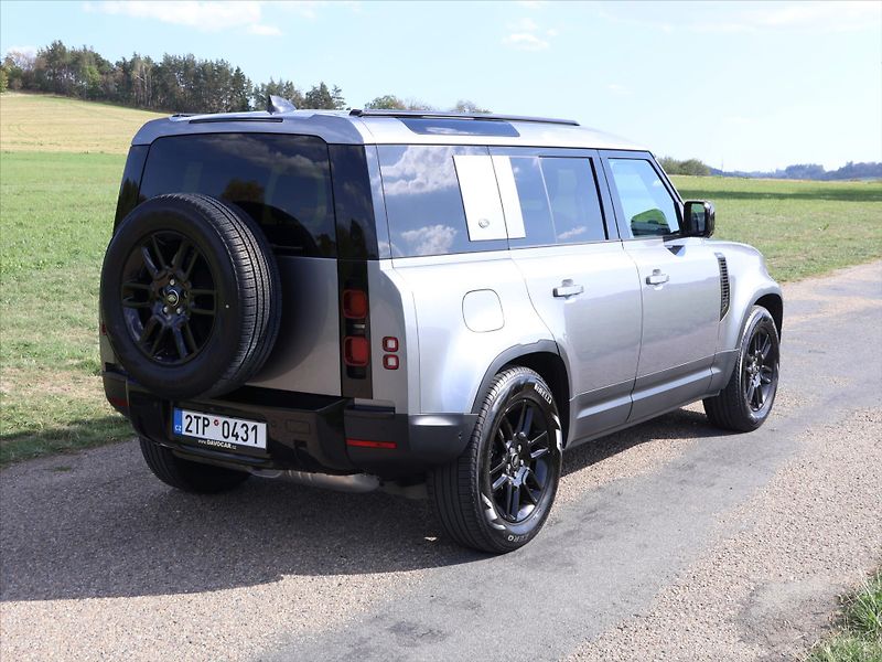 Land Rover Defender 3,0 D200 110 S 147kW CZ DPH Zá - fotka 7 z 35
