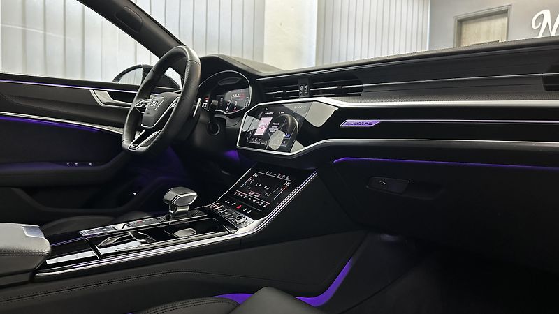 Audi RS 7 V8 4.0 / STAV NOVÉHO VOZU - fotka 39 z 54