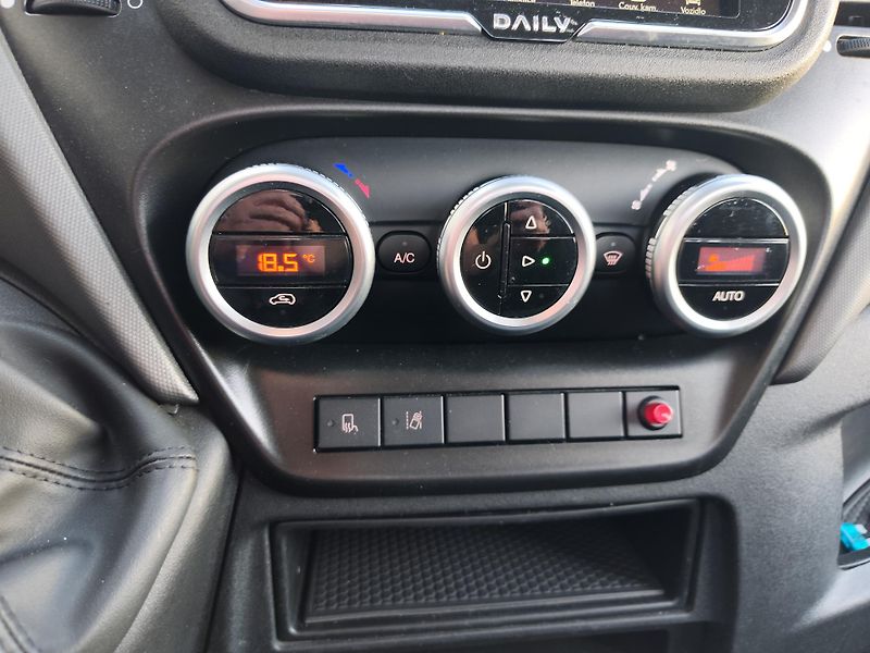 Iveco Daily ODTAHOVÝ SPECIÁL - fotka 22 z 26