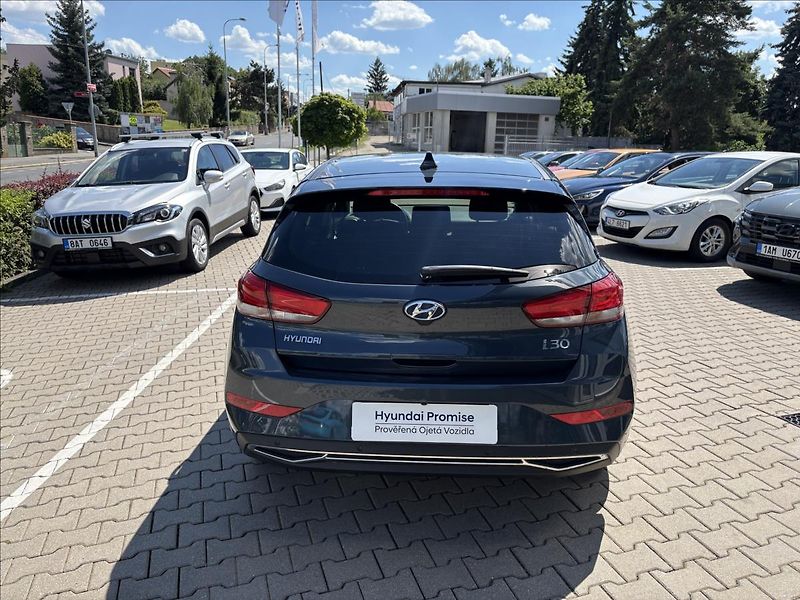 Hyundai i30 1,0   HB Smart AUTOMAT - fotka 4 z 17
