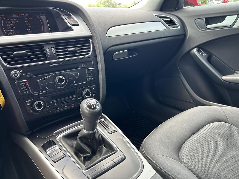Audi A4 (2010) 2.0 TDi 105 KW manuál  - fotka 21 z 24