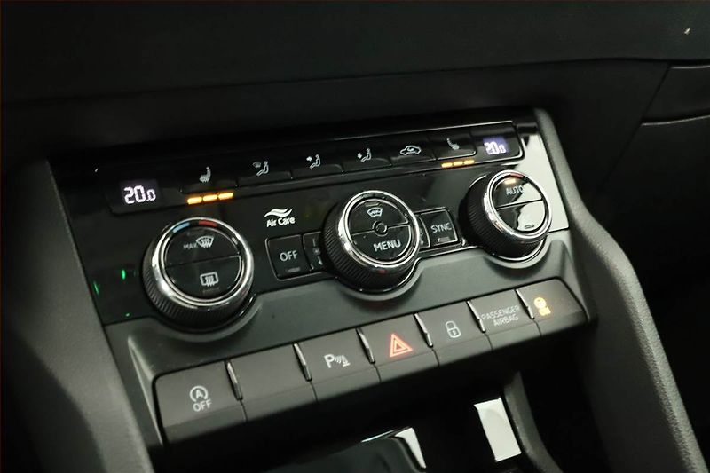 Škoda Karoq (2025) 1.5 TSI, Drive, FullLed - fotka 12 z 16