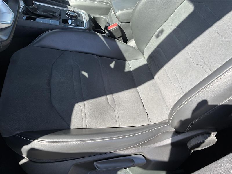 Seat Ateca 2,0 TDI 4X4 TAŽNÉ WEBASTO - fotka 11 z 33
