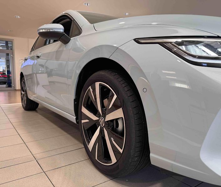 Volkswagen Golf 1,5 TSI  PEOPLE  110 kW - fotka 3 z 6