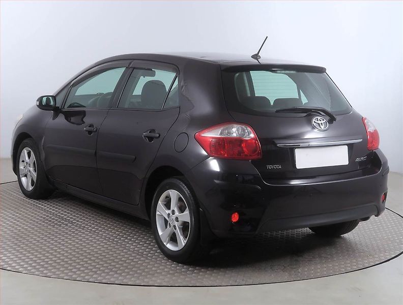 Toyota Auris (2011) 1.6 Valvematic, Tempomat - fotka 4 z 14