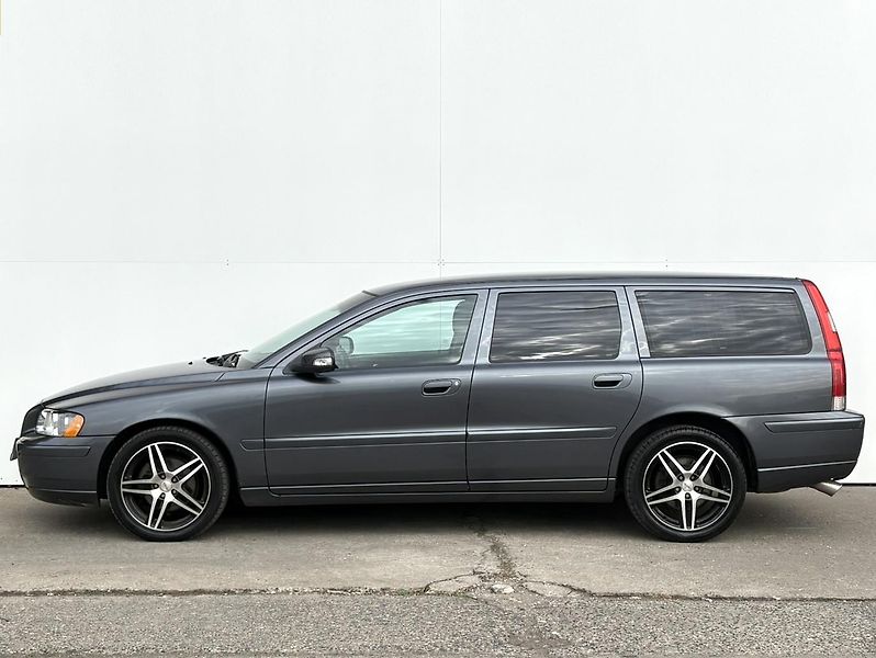 Volvo V70 2.4 D5 136kW AT - fotka 8 z 18
