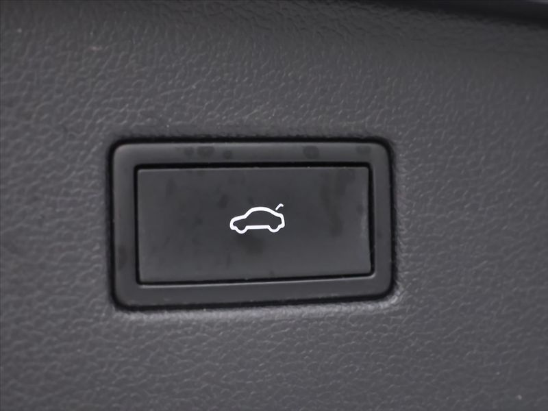 Volkswagen Tiguan 1,4 TSI PHEV 180kW R-Line DPH - fotka 11 z 33
