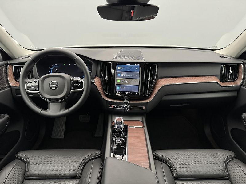 Volvo XC60 T8 AWD RECHARGE BRIG REZERVACE - fotka 2 z 48
