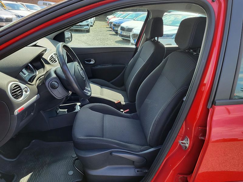 Renault Clio GRANDTOUR 1.2 i 16V ČR 1.majit - fotka 7 z 40