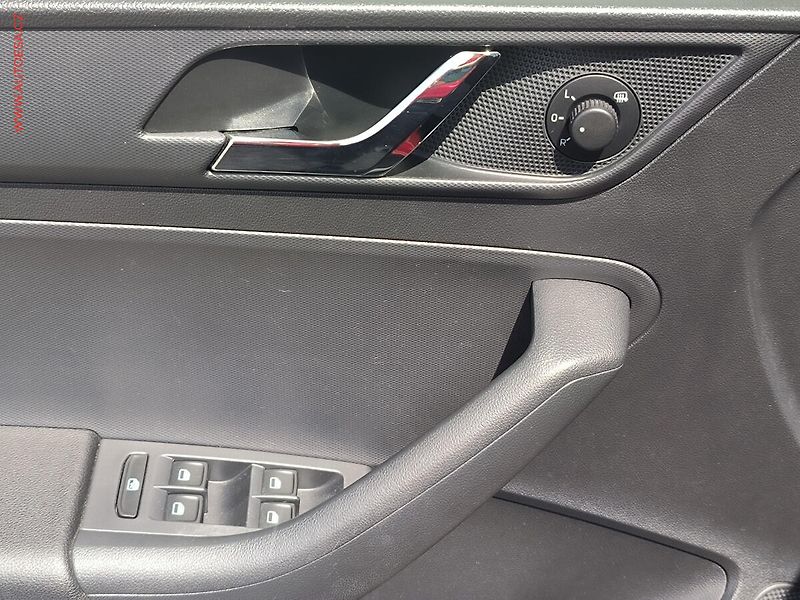 Škoda Rapid (2014) 1.6 TDi, Sport, panor - fotka 15 z 17