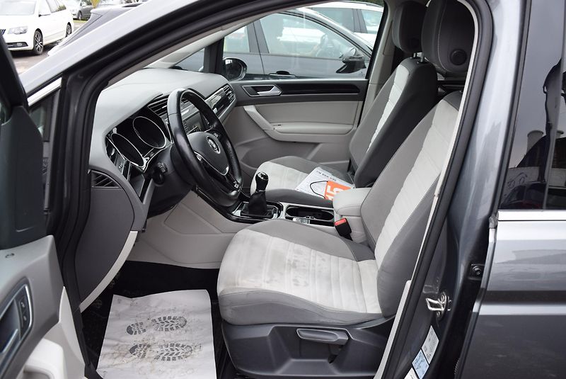 Volkswagen Touran (2017) 1.4TSI 110kw HIGHLINE 7M TAŽNÉ - fotka 25 z 50