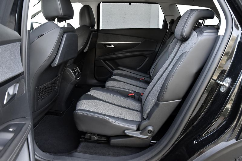 Peugeot 5008 2.0 HDi,7MÍST,LED,NAVI,KAMERA - fotka 36 z 50