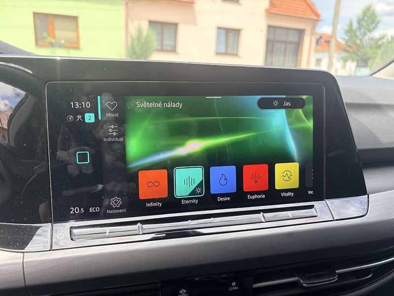 Volkswagen Golf 1.4TSI HYBRID VIRTUAL LED - fotka 29 z 50