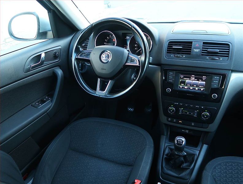 Škoda Yeti (2016) Elegance 2.0 TDI, Tempomat - fotka 7 z 20