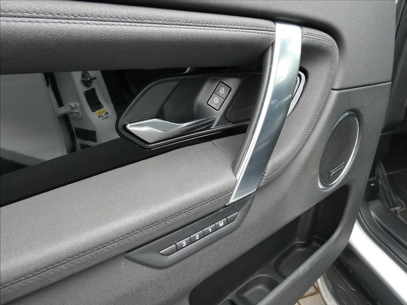 Land Rover Discovery Sport 2,0 P200 SE,1.Maj, ČR, DPH - fotka 14 z 41