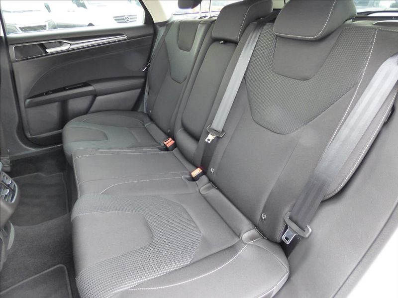 Ford Mondeo 2,0 LED,Navi,Titanium servis - fotka 48 z 72