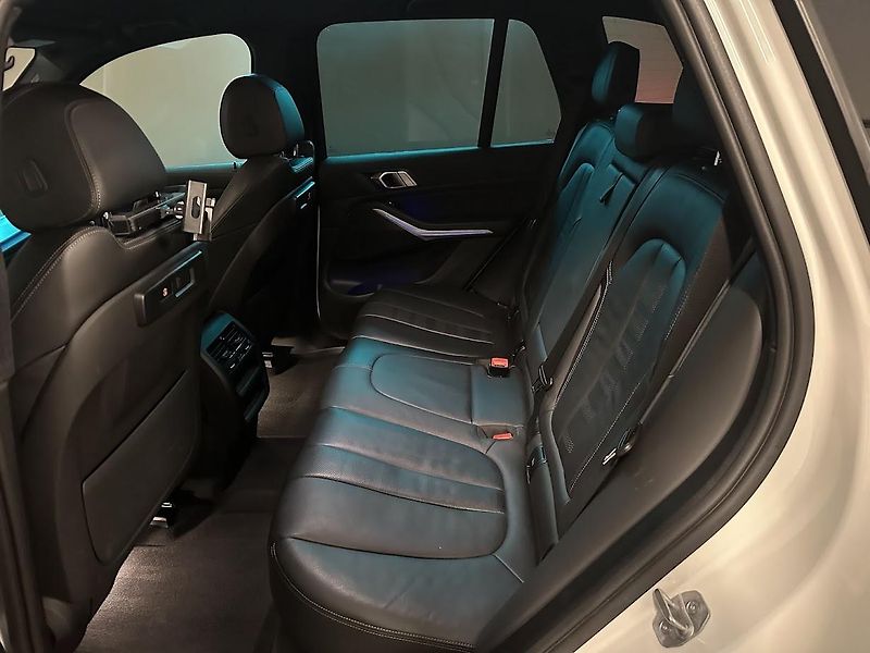 BMW X5 (2022) 40D M-packet Anniversary Laser - fotka 11 z 30