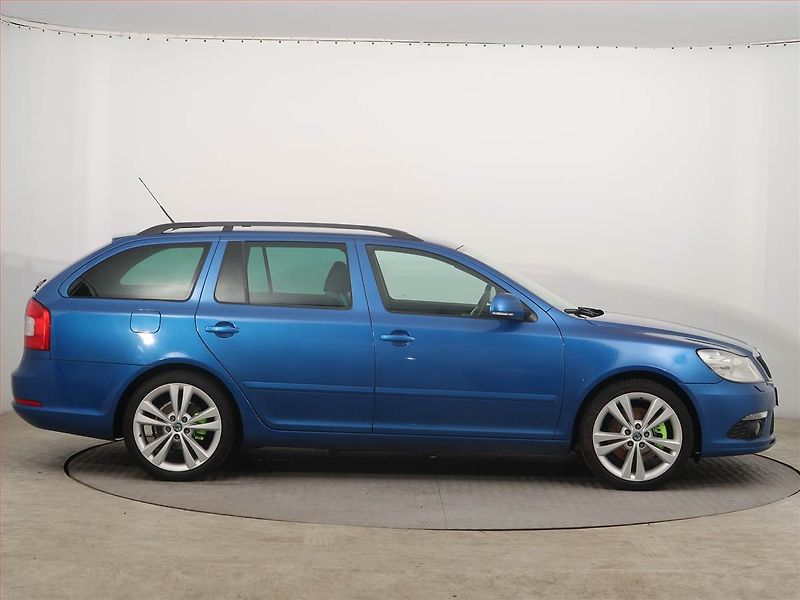 Škoda Octavia (2011) RS 2.0 TSI, Xenony, Tempomat - fotka 6 z 11